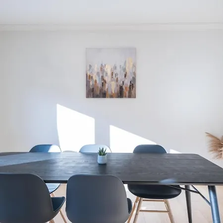 Апартаменти Amandine - Luxury 3 Bedrooms With Free Parking