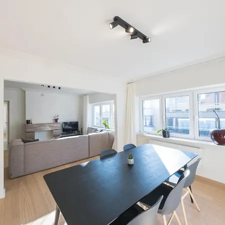 Апартаменти Amandine - Luxury 3 Bedrooms With Free Parking Остенде
